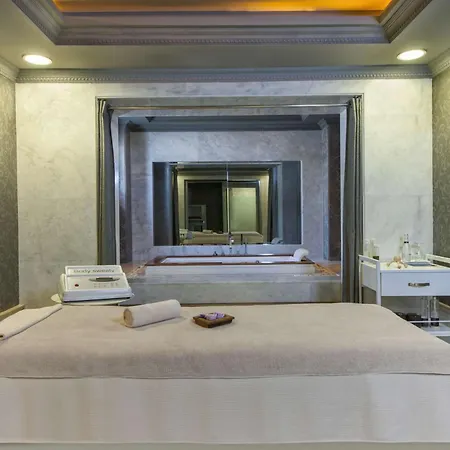 منتجع هيلتون ساريجيرم ريزورت آند سبا