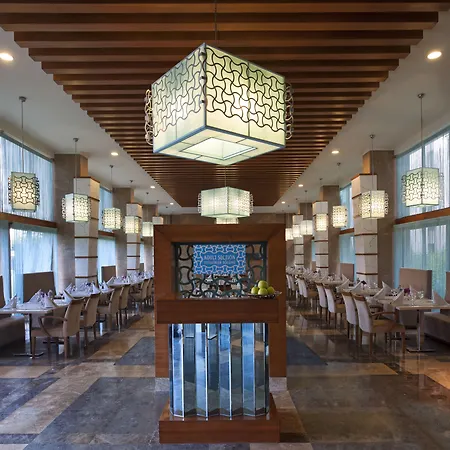 Hilton Sarigerme & אתר נופש 5*